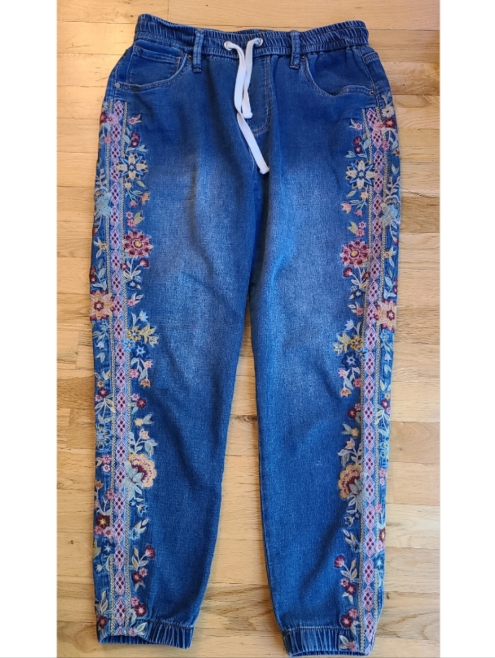 Driftwood Coastal Swell Floral Embroidered Joggers Garden Girl Sz Medium - Picture 11 of 12